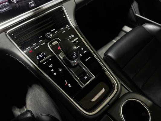 Porsche Panamera Sport Turismo  4 E-Hybrid 2.9 V6 462pk 2018, L-703-KR