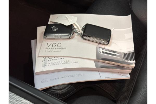 Volvo V60 Cross Country Pro 2.0 AWD 190pk 2020 (Origineel-NL), G-715-ZL