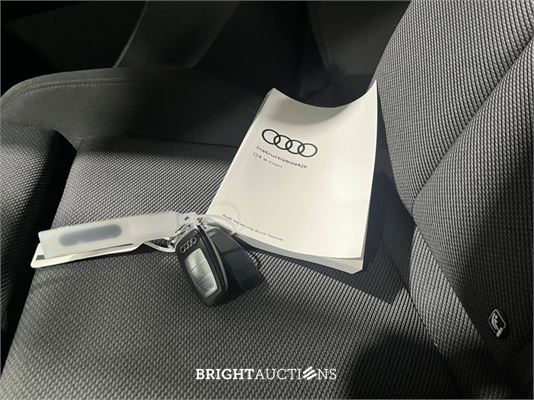 Audi Q4 e-tron 40 Launch edition Advanced Plus 77 kWh 204pk 2021 (Origineel-NL), N-884-PK