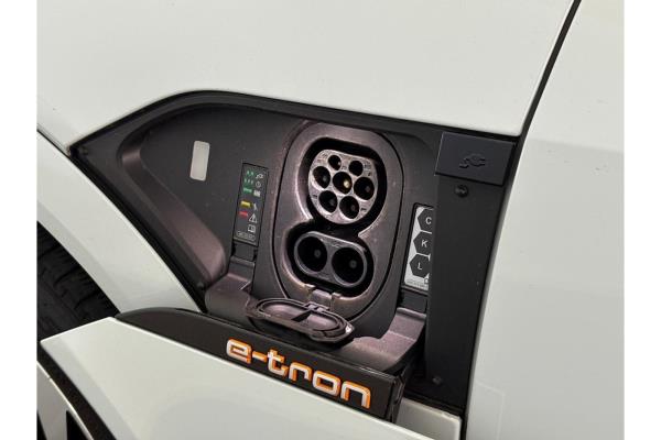 Audi e-tron 55 S edition Quattro 95 kWh 408pk 2022 (Origineel-NL), S-713-BN