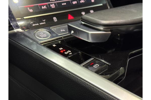 Audi e-tron 50 Launch edition plus Quattro 71 kWh 313pk 2020 (Origineel-NL), J-383-NL