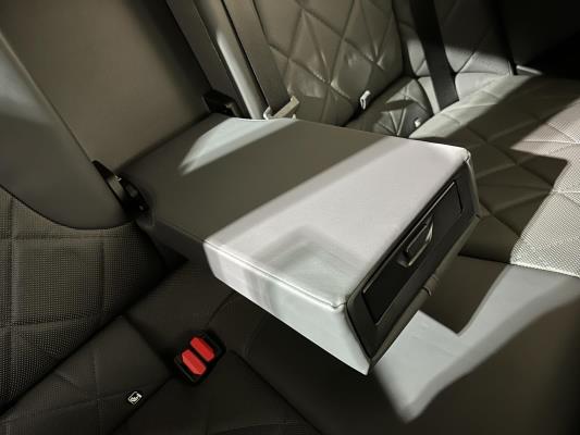 BMW iX xDrive40 Executive 77 kWh 326pk 2023 (Origineel-NL), T-756-HD