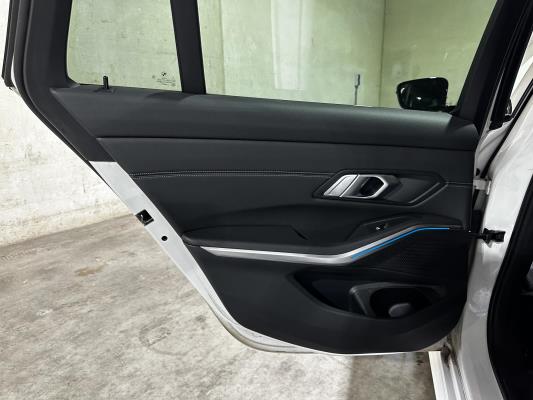 BMW 320e Touring Business Edition Plus M-Sport 204pk 2022 (Origineel-NL + 1e Eigenaar) 3-Serie G21, P-991-JH