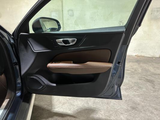 Volvo V60 Cross country Soft Hybride 2.0 B5 AWD pro 261pk 2020 (Origineel-NL), J-188-VT