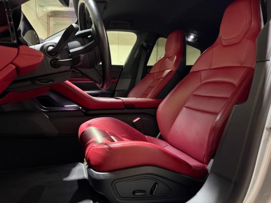 2021 Porsche Taycan Performance met een accu van 94 kWh en 476 pk, N-714-GS