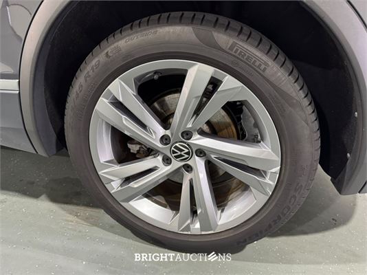 Volkswagen Tiguan eHybrid R-Line Business 1.4 TSI 265pk 2023 (Origineel-NL), S-332-LX