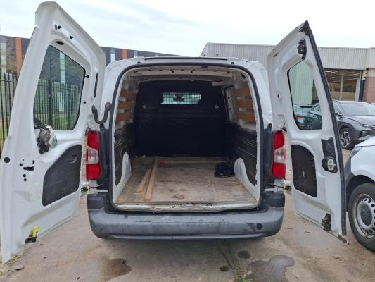 Citroen Berlingo 1.5 BlueHDI Club XL 99 pk 2021, VKN-18-K