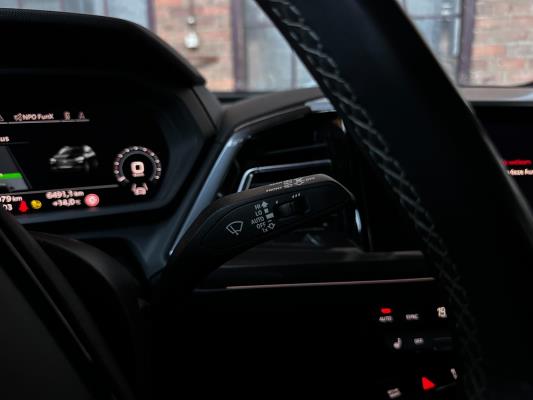 Audi Q4 e-tron 50 quattro Launch edition S Competition 77 kWh 299pk 2022 (Origineel-NL+1e eigenaar), P-122-GB 