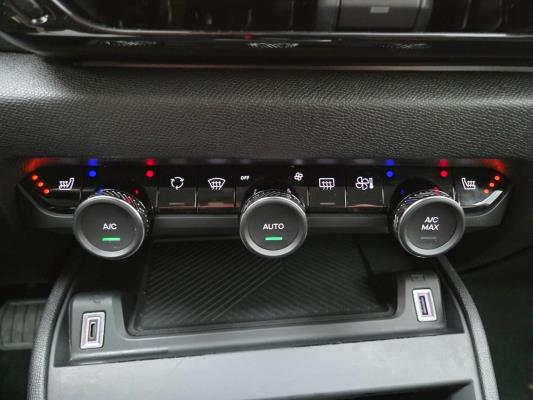 Citroen C4 Feel 1.2 Puretech 131pk 2023, HJT-43-N