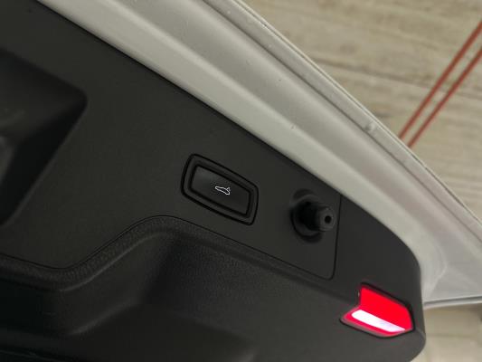 Porsche Panamera Sport Turismo  4 E-Hybrid 2.9 V6 462pk 2018, L-703-KR