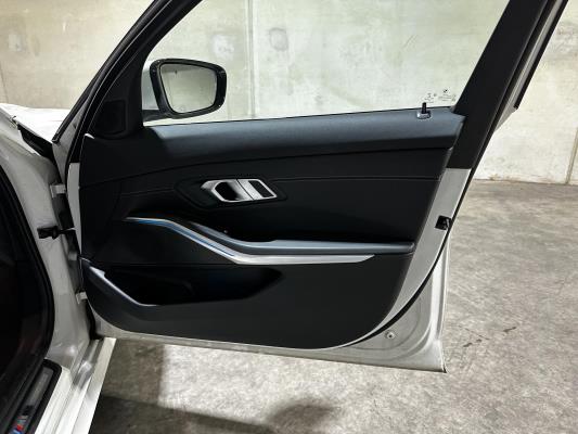 BMW 320e Touring Business Edition Plus M-Sport 204pk 2022 (Origineel-NL + 1e Eigenaar) 3-Serie G21, P-991-JH