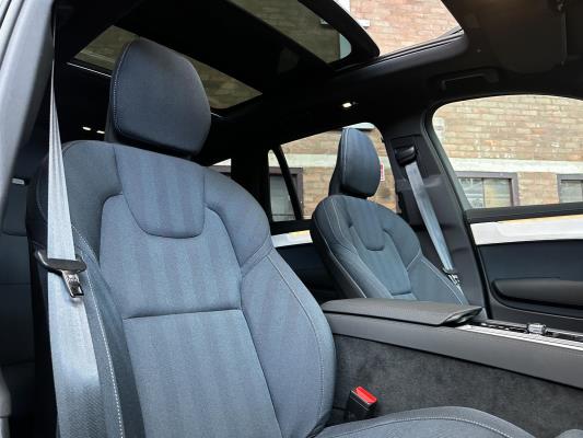 Volvo XC90 T8 AWD Plus Dark 457pk 2025 7-Persoons (1.100 KM) Fabrieksgarantie
