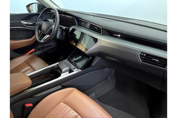 Audi Q8 e-tron 50 Advanced Edition Quattro 95 kWh 340pk 2023 (Origineel-NL), T-481-TT