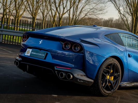 Ferrari 812 Superfast 6.5 V12 HELE -CARBON- 796pk 2020