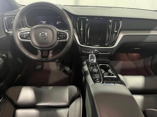 Volvo V60 T6 Plug-in Hybrid Plus Dark 2.0 AWD 398pk 2023 (Origineel-NL), T-198-JS