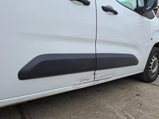 Citroen Berlingo 1.5 BlueHDI Club XL 99 pk 2021, VKR-08-B