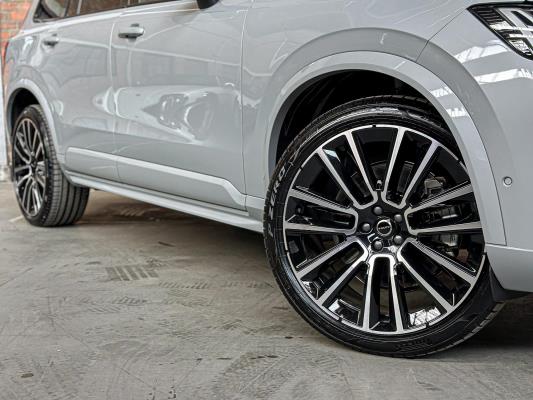 Volvo XC90 T8 AWD Plus Dark 457pk 2025 7-Persoons (1.100 KM) Fabrieksgarantie

