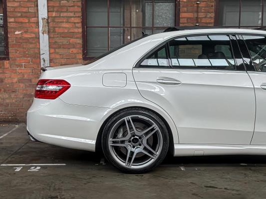 Mercedes-Benz E63 AMG 6.2 V8 -CARBON- 525pk 2010 (Origineel-NL) E-Klasse, 47-LKB-6
