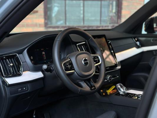 Volvo XC90 T8 AWD Plus Dark 457pk 2025 7-Persoons (1.100 KM) Fabrieksgarantie
