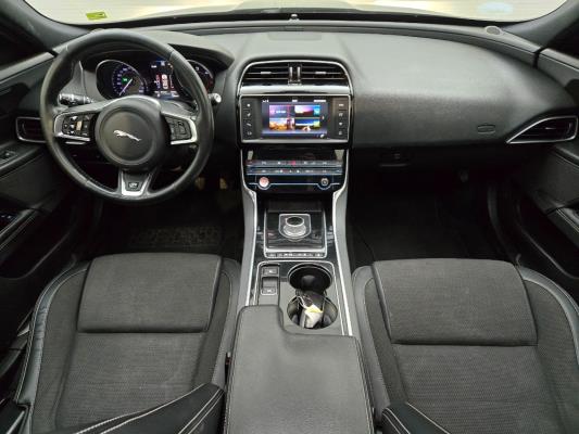 Jaguar XE D Portfolio 2.0 163pk 2015 (Origineel-NL), HV-351-R