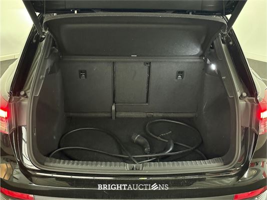 Audi Q4 50 Launch edition S Competition Quattro 77 kWh 2021 (Origineel-NL), N-031-PL