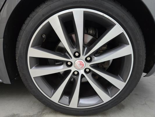 Jaguar XE D Portfolio 2.0 163pk 2015 (Origineel-NL), HV-351-R