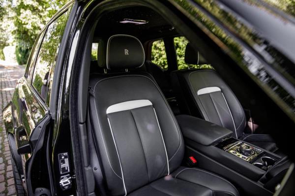 Rolls-Royce Cullinan 6.75 V12 (NOVITEC-WIDEBODY) 570pk 2021