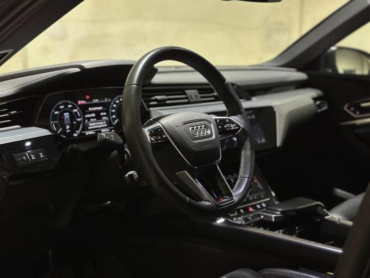 Audi e-tron 55 Quattro S Edition 95 kWh 408pk 2022 (Origineel-NL+1e eigenaar), R-708-BR