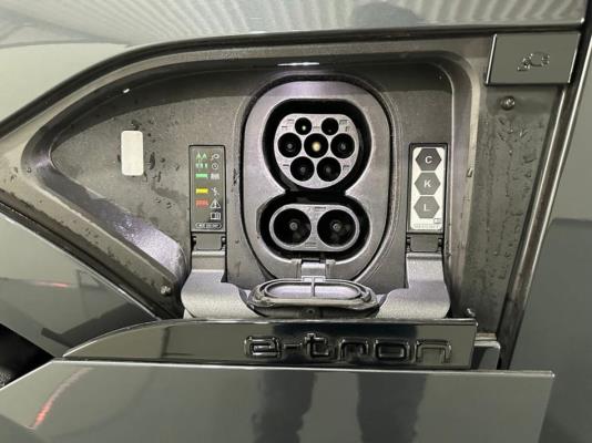 Audi Q8 e-tron 50 quattro Advanced Edition 95 kWh 340pk 2023 (Origineel-NL), T-629-HS