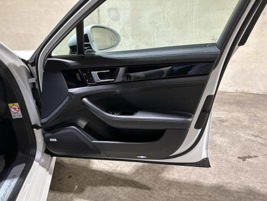 Porsche Panamera Sport Turismo  4 E-Hybrid 2.9 V6 462pk 2018, L-703-KR