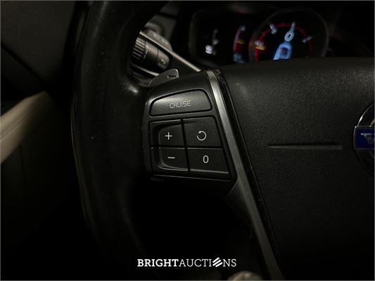 Volvo XC70 2.0 D4 FWD Momentum 181pk 2014 (Origineel-NL) Automaat, 2-XLB-00