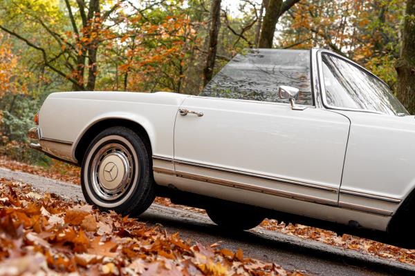 Mercedes-Benz 280 SL Pagode – Handgeschakeld – EU-uitvoering – 2.8 liter zes-in-lijn. 