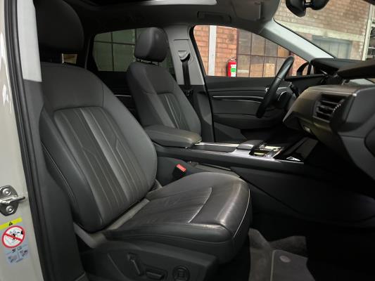 Audi e-tron 55 quattro Business edition Plus 95 kWh 408pk 2020 (Origineel-NL+1e eigenaar), K-706-KJ