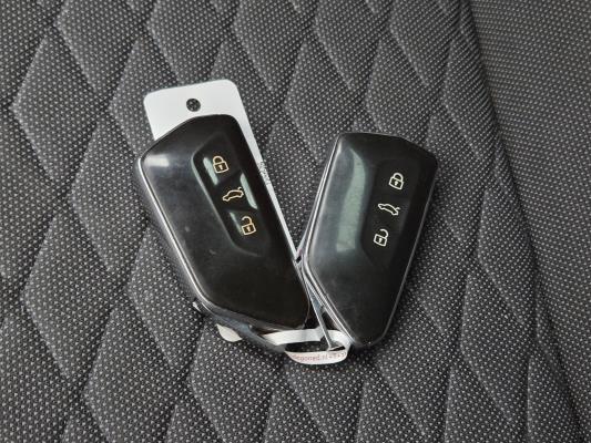 SEAT Leon Sportstourer eHybrid PHEV FR Business Intense 1.4 TSI 258pk 2021 (Origineel-NL), L-078-HB