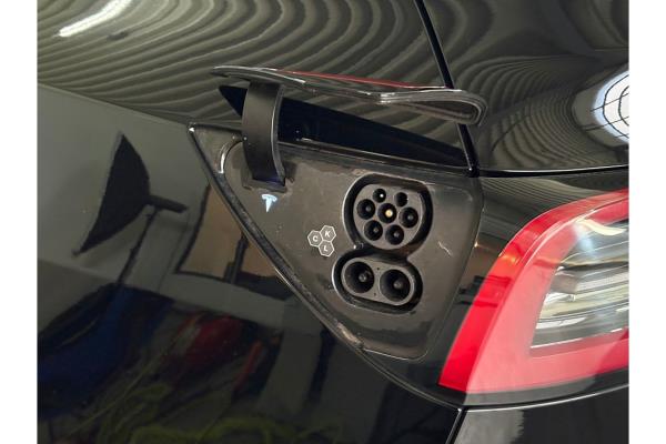 Tesla Model Y Long Range AWD 75 kWh 2023 (Origineel-NL), S-889-XH