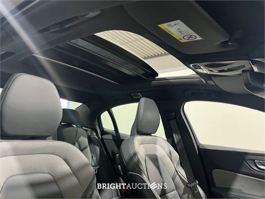 Volvo S60 Recharge T8 R-Design 2.0 AWD 392pk 2021 (Origineel-NL), L-726-VX