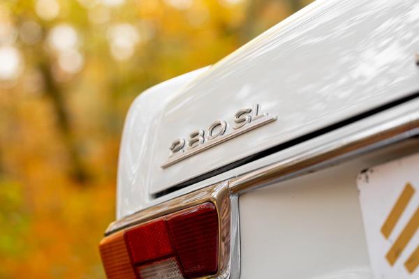 Mercedes-Benz 280 SL Pagode – Handgeschakeld – EU-uitvoering – 2.8 liter zes-in-lijn. 