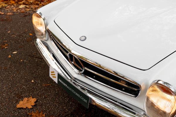 Mercedes-Benz 280 SL Pagode – Handgeschakeld – EU-uitvoering – 2.8 liter zes-in-lijn. 