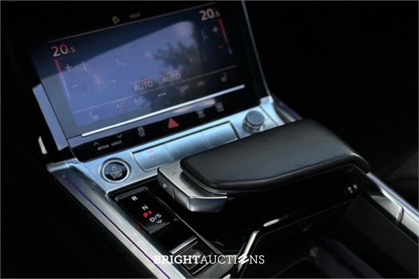 Audi e-tron Sportback 50 S edition Quattro 71 kWh 313pk 2021, T-261-RR