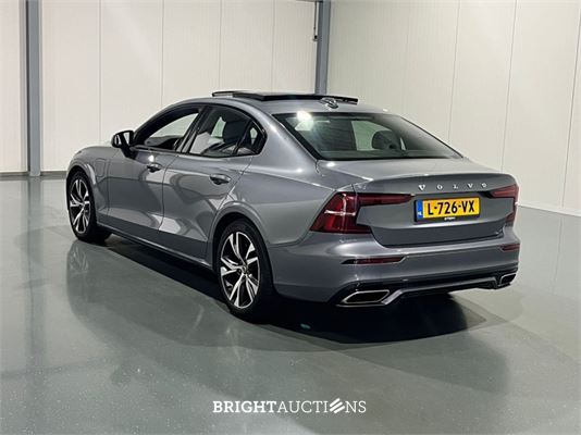 Volvo S60 Recharge T8 R-Design 2.0 AWD 392pk 2021 (Origineel-NL), L-726-VX