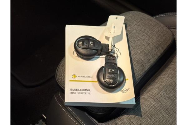 MINI Mini Classic 33 kWh 184pk 2022 (Origineel-NL), P-348-ZV