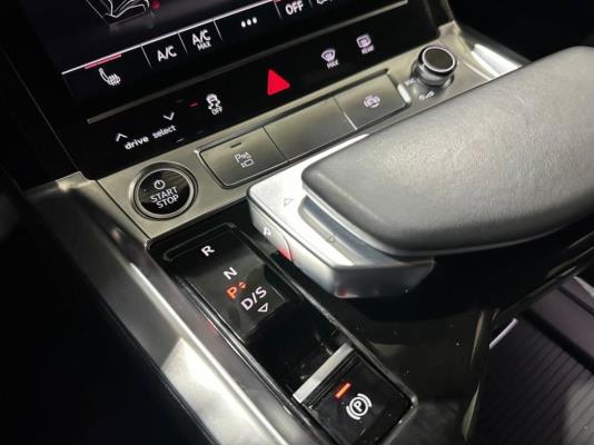 Audi Q8 e-tron 50 quattro Advanced Edition 95 kWh 340pk 2023 (Origineel-NL), T-629-HS