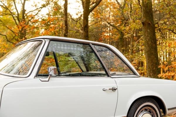 Mercedes-Benz 280 SL Pagode – Handgeschakeld – EU-uitvoering – 2.8 liter zes-in-lijn. 