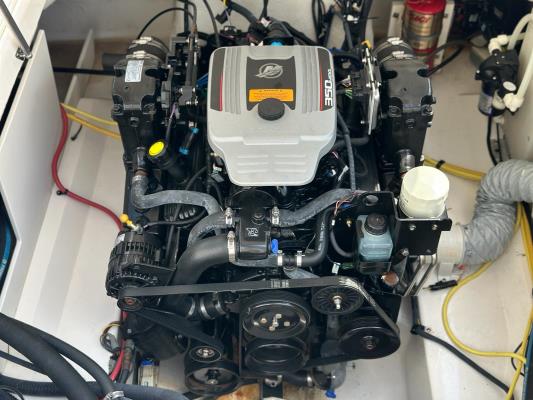 Chaparral 225 SSi Sportboot / Speedboot met Kajuit, MerCruiser 300pk – 2012