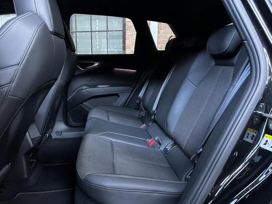 Audi Q4 e-tron 50 quattro Launch edition S Competition 77 kWh 299pk 2022 (Origineel-NL+1e eigenaar), P-122-GB 