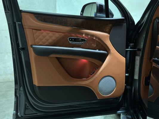 Bentley Bentayga 4.0 V8 549pk 2022 (Origineel-NL + 1e Eigenaar), N-251-VK