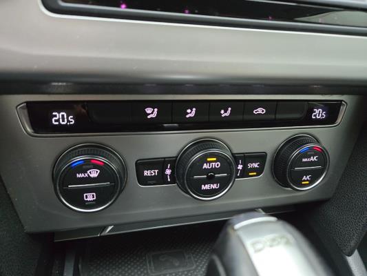 Volkswagen Passat Variant ACT Connected Series 1.4 TSI 150pk 2016 (Origineel-NL), JJ-820-G