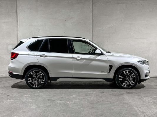 BMW X5 xDrive50i 4.4 V8 High Executive 449pk 2014, J-094-RR