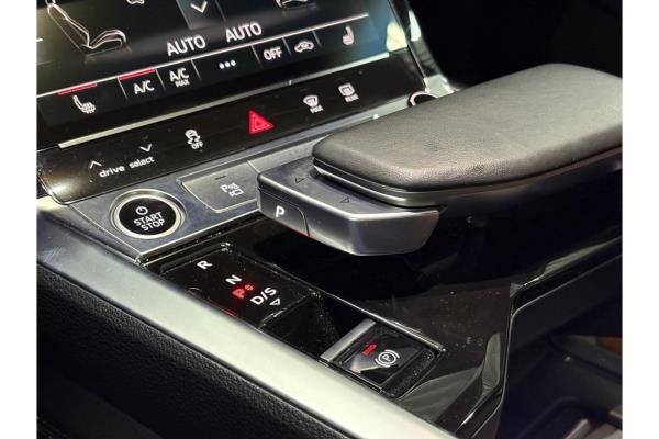 Audi Q8 e-tron 50 Advanced Edition Quattro 95 kWh 340pk 2023 (Origineel-NL), T-481-TT