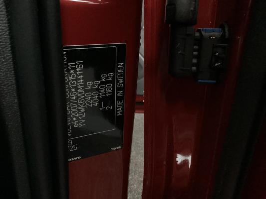 Volvo V60 B3 R-Design 2.0 163pk 2021 (Origineel-NL), L-711-FN